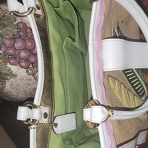 COACH EUC Ltd Edition Leafy 🐞 Straw Leather Tote Bag & 🐝Writslet ❤️ - Picture 9 of 16